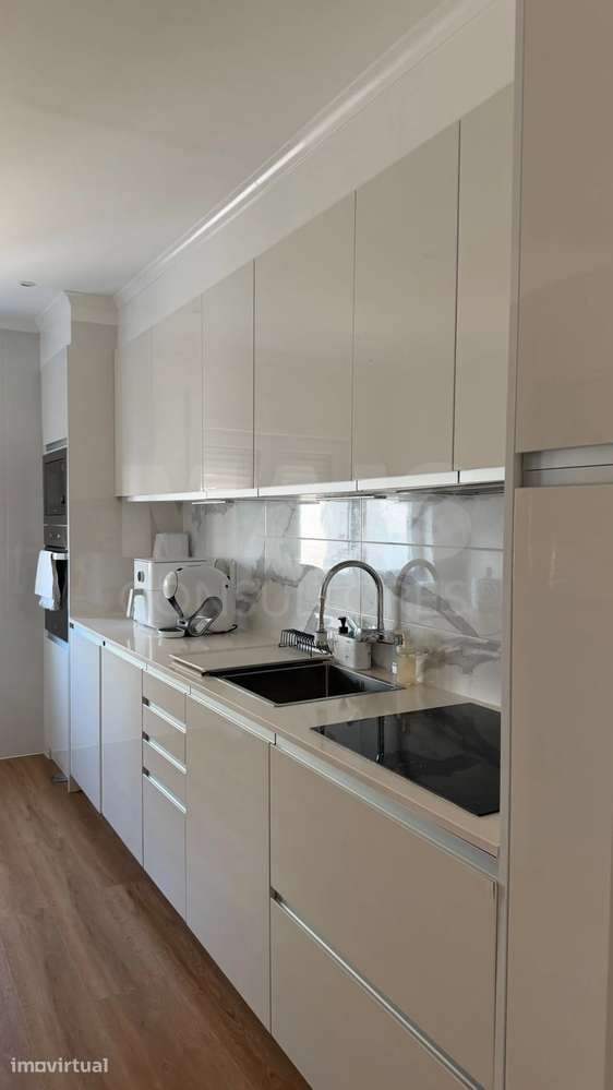 Apartamento T2 Remodelado no Centro do Cadaval - Grande imagem: 3/35