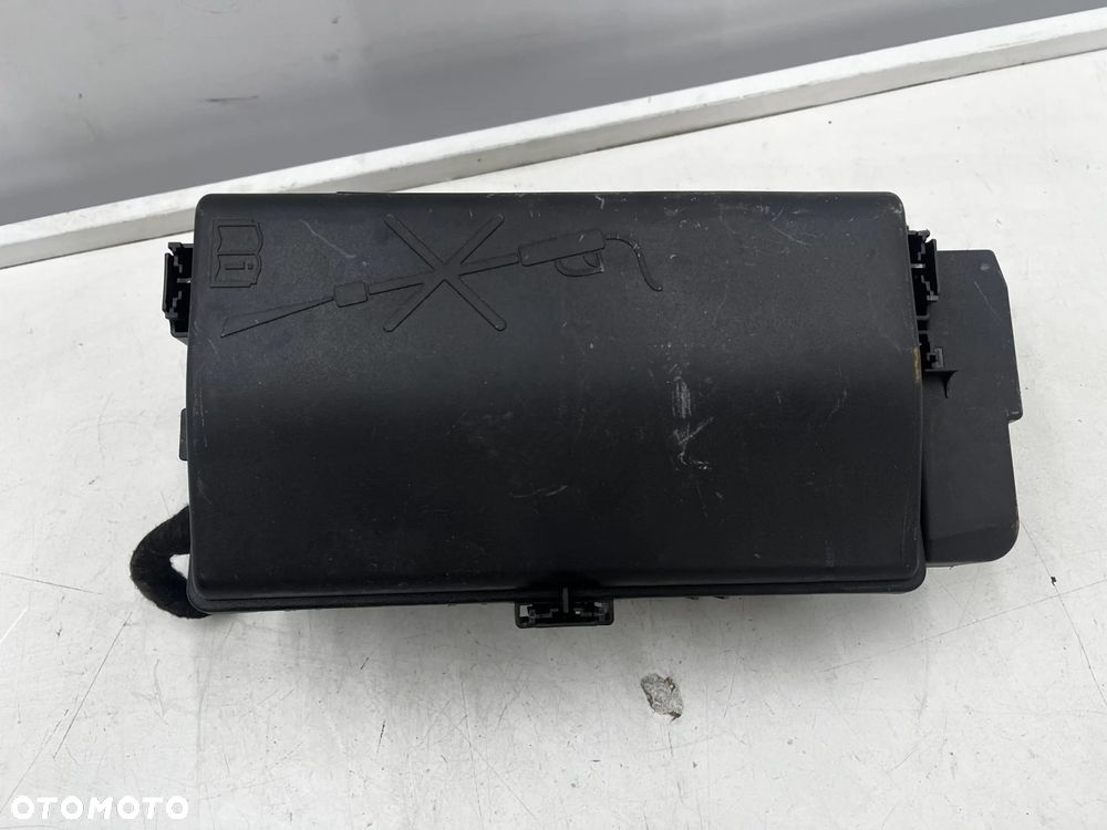 Skrzynka bezpieczników Opel Insignia A 08-17r. moduł BSI 13222782 - 2