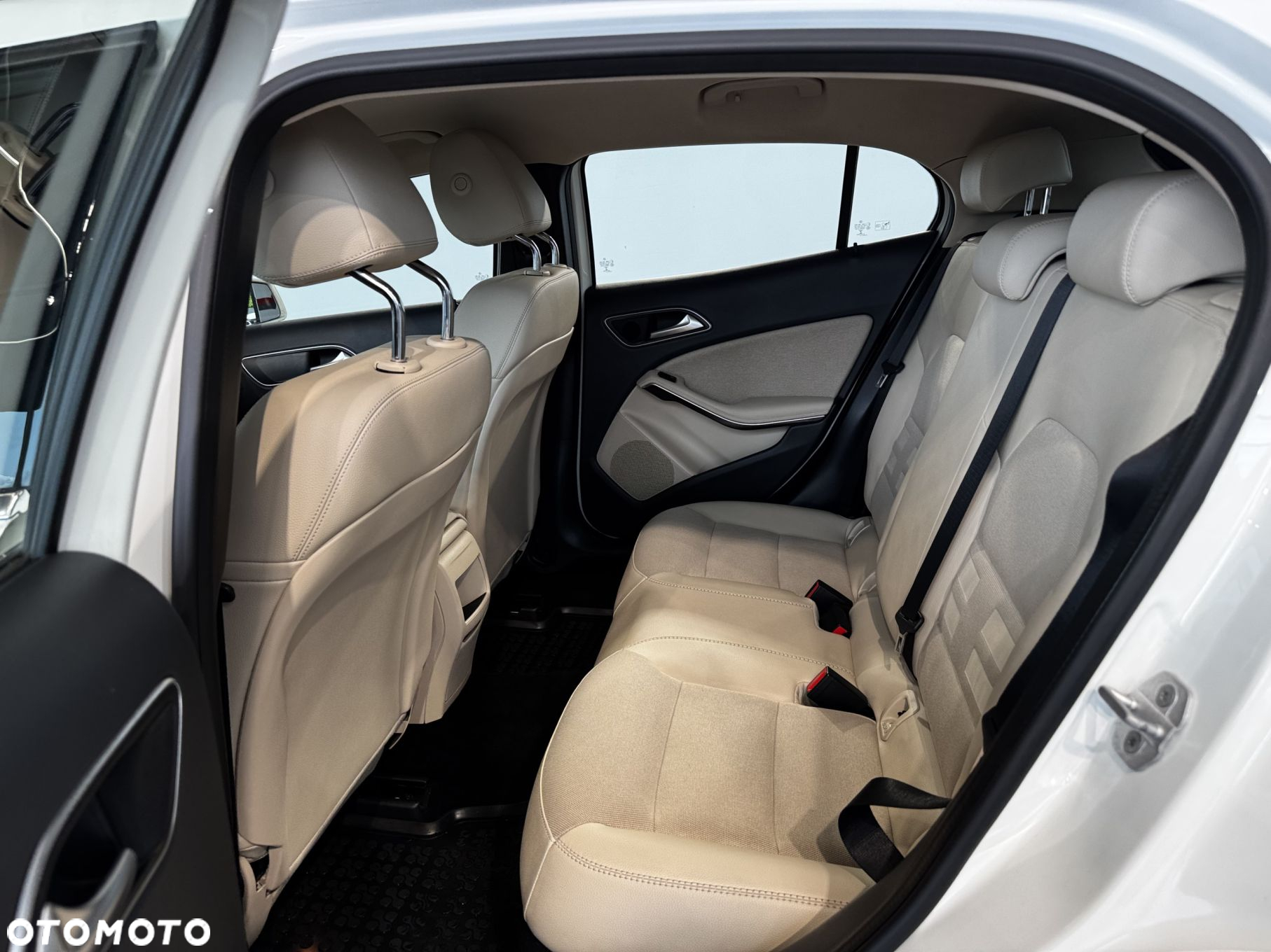 Mercedes-Benz GLA - 13