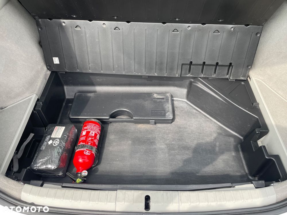 Toyota Prius - 16
