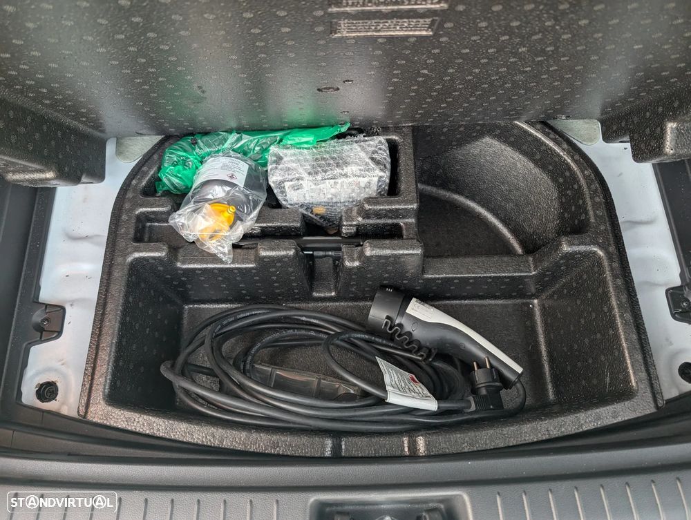 Hyundai Kauai EV 64 kWh Premium+LED - 12