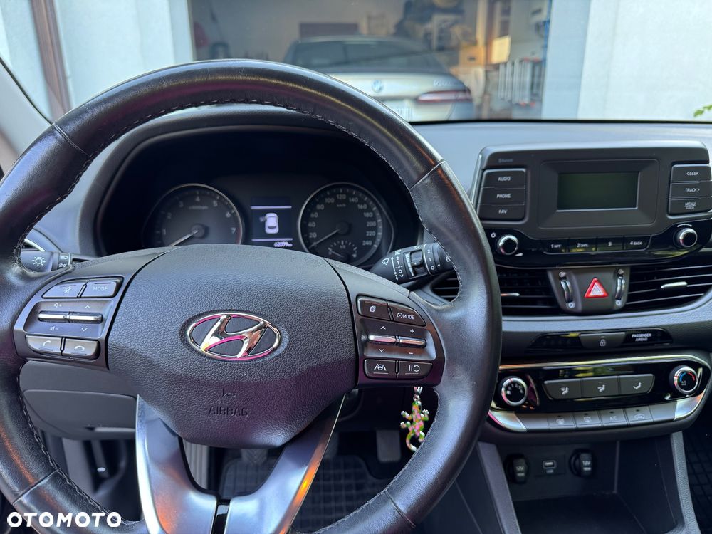 Hyundai i30 1.5 DPI Classic + - 12