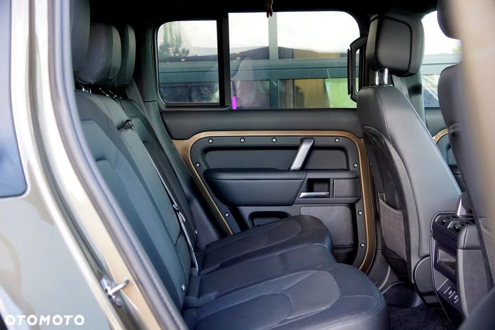 Land Rover Defender 3.0 D300 mHEV X-Dynamic HSE - 25