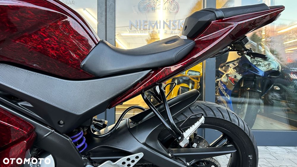 Yamaha YZF - 28