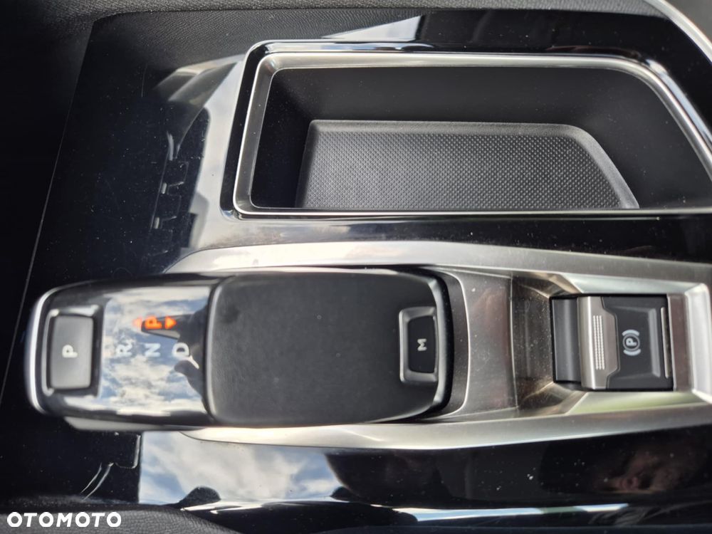 Peugeot 3008 1.5 BlueHDi Allure Pack S&S EAT8 - 19