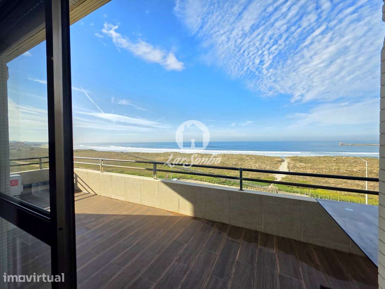 T2 com terraço, 1ª linha de mar em condomínio privado c/piscina e g...