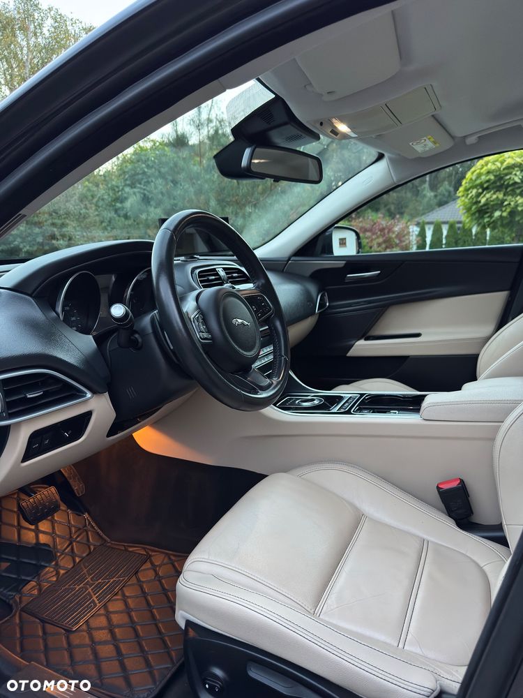 Jaguar XE - 23