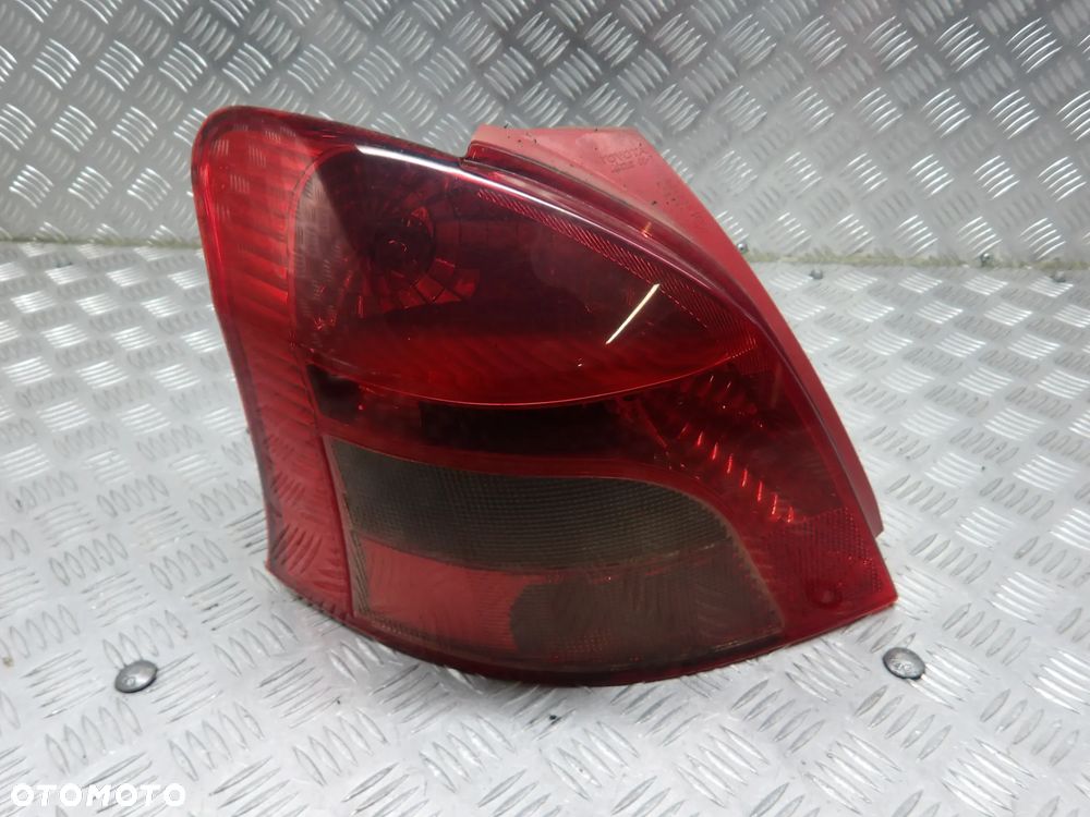 TOYOTA YARIS II 05-09 HB 5D LAMPA PRAWA TYŁ TYLNA - 4