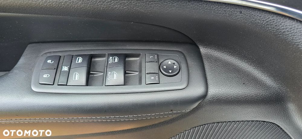 Jeep Grand Cherokee - 12