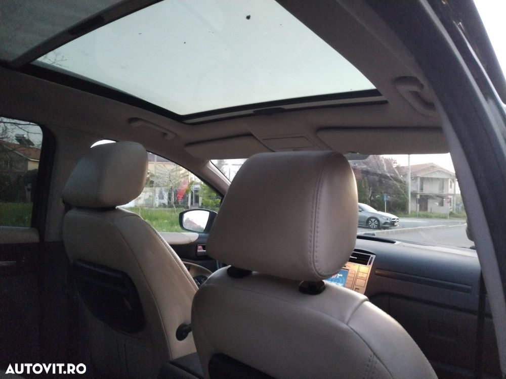 Ford Kuga 2.0 TDCi 4x4 Aut. Titanium - 4