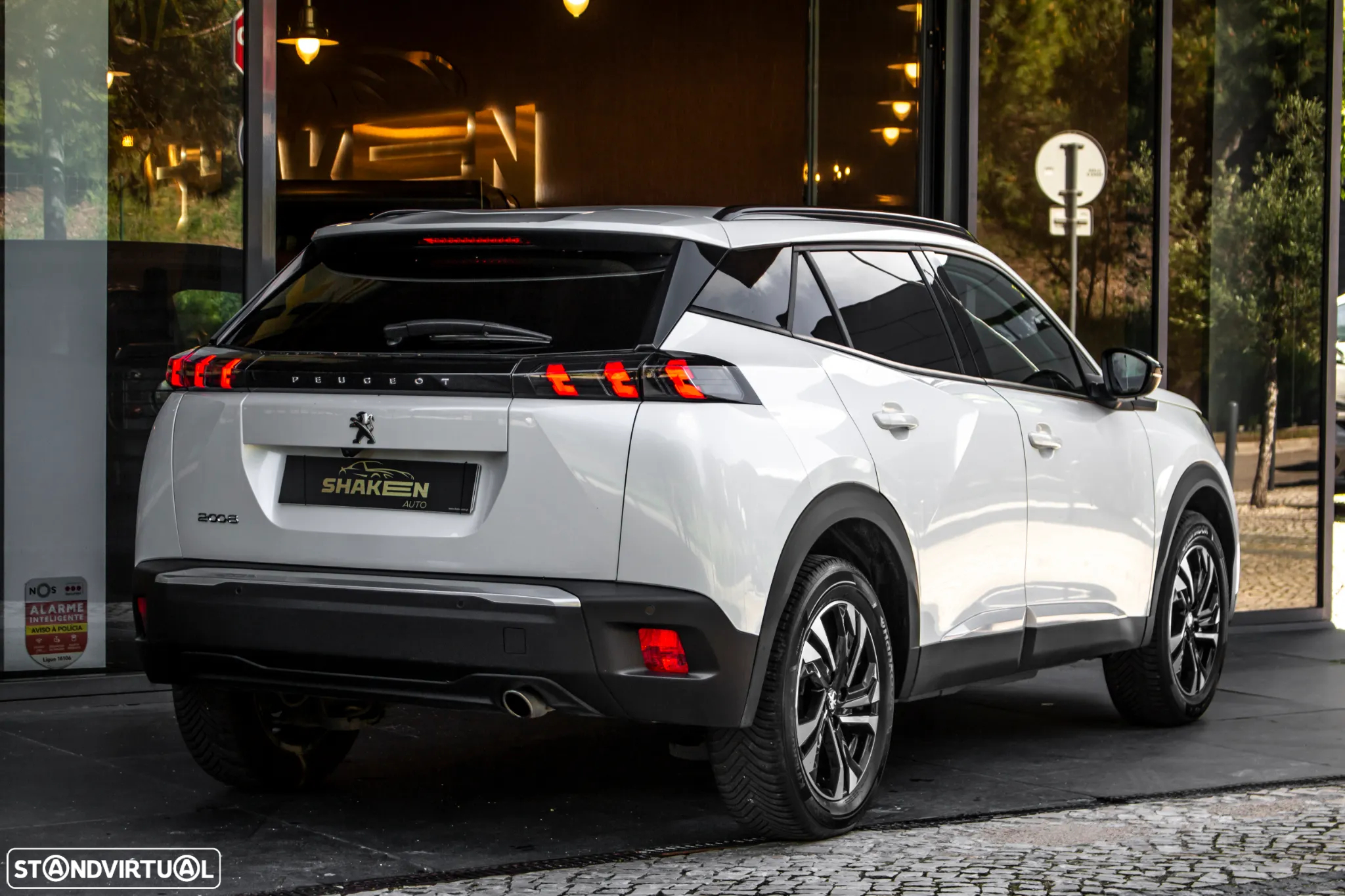 Peugeot 2008 1.5 BlueHDi Allure EAT8 - 4
