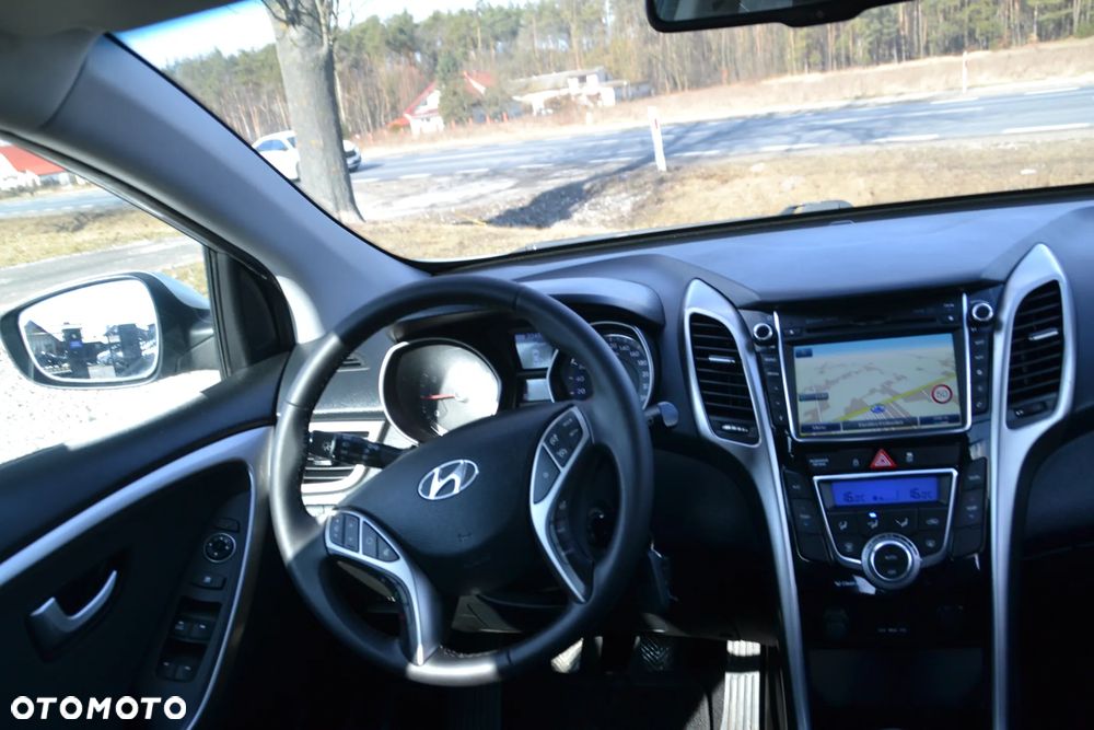 Hyundai i30 i30cw 1.6 Trend - 28