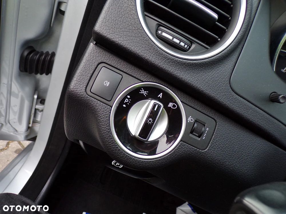 Mercedes-Benz Klasa C 180 BlueEFFICIENCY Elegance - 18