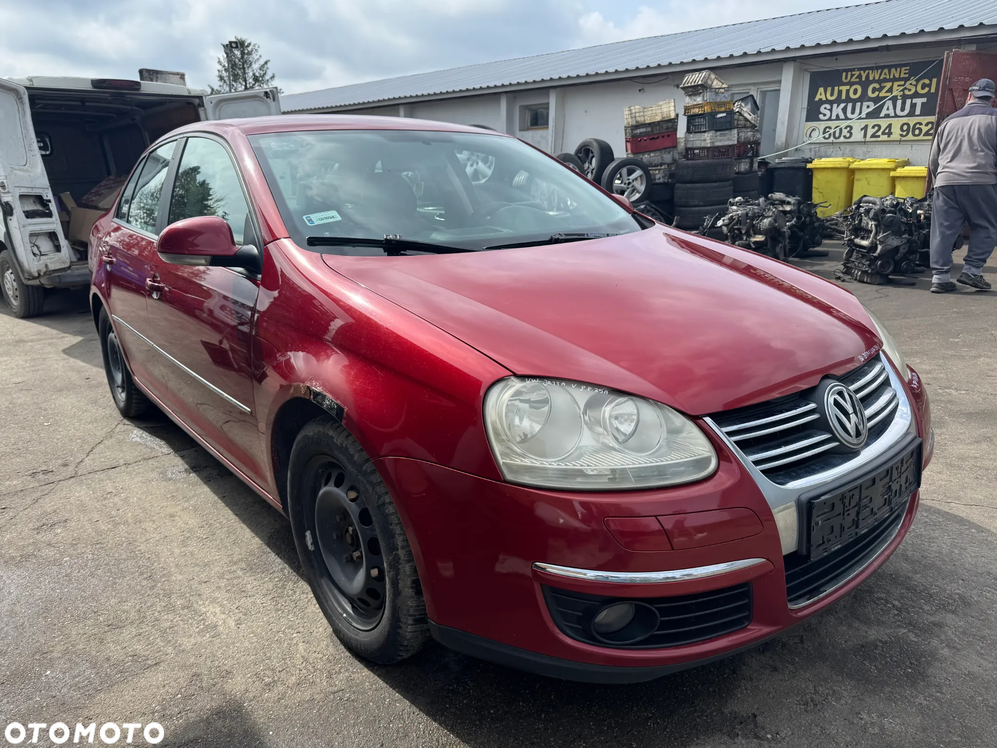 VW JETTA V 1.6 MPI 102KM 75kW BSE CZERWONY SEDAN NA CZĘŚCI - 3