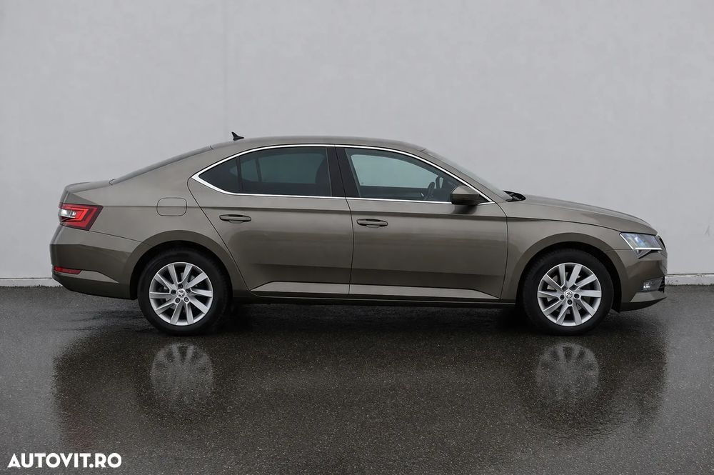 Skoda Superb 2.0 TDI DSG Ambition - 8