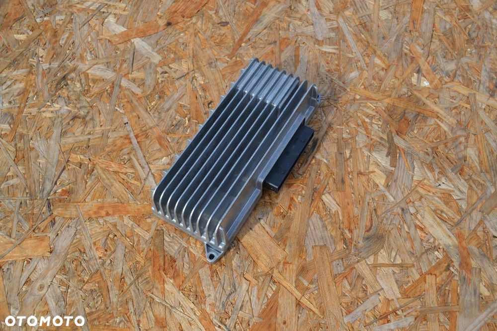 AUDI A4 B8 A5 WZMACNIACZ GŁOŚNIKÓW AUDIO 8T0035223AB - 1