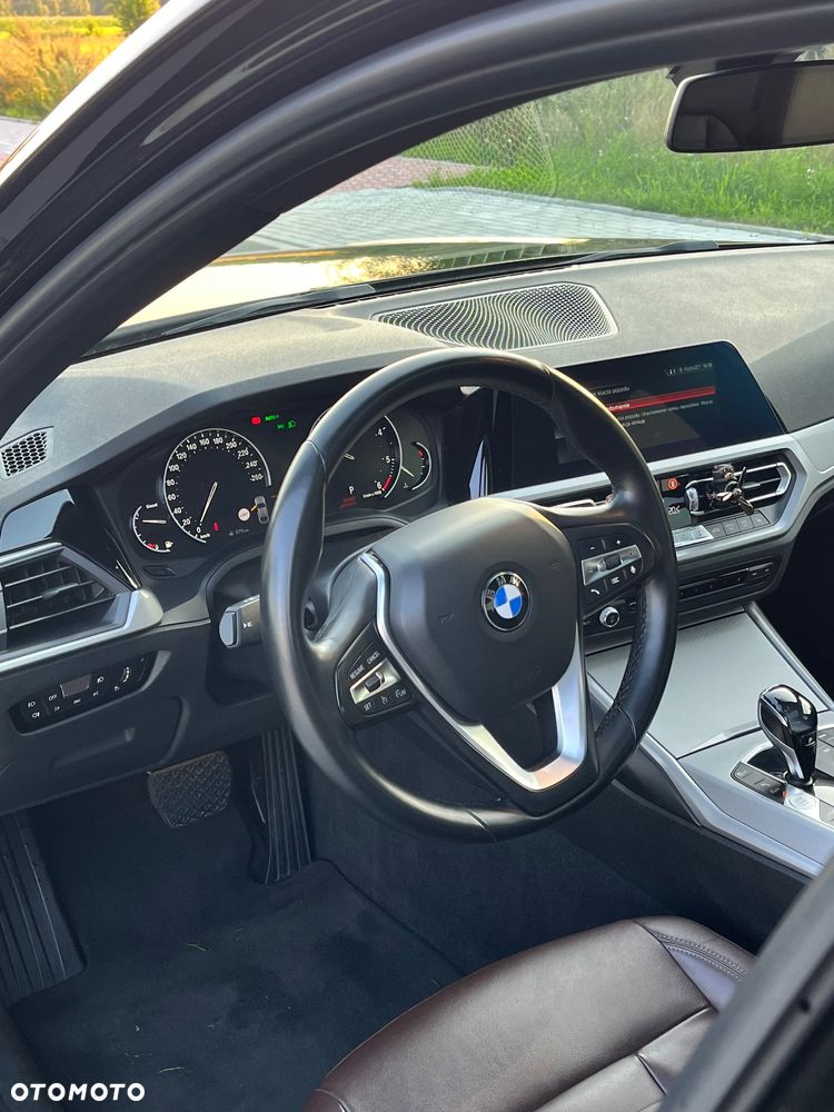 BMW Seria 3 318d Advantage - 32