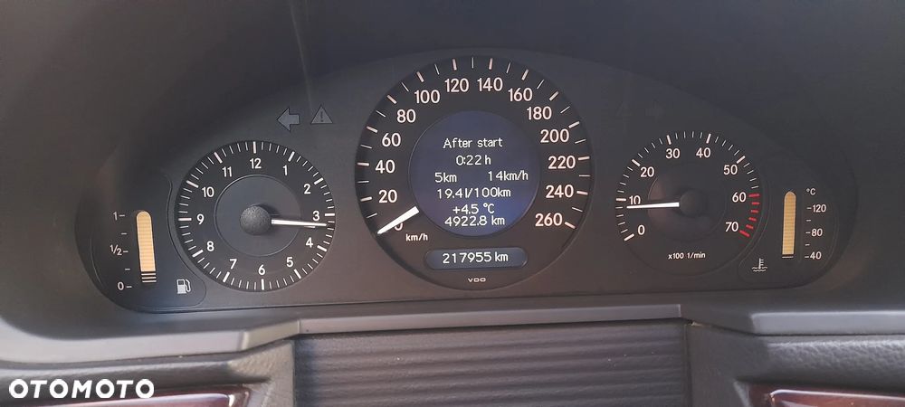 Mercedes-Benz Klasa E 200 Kompressor Classic - 18