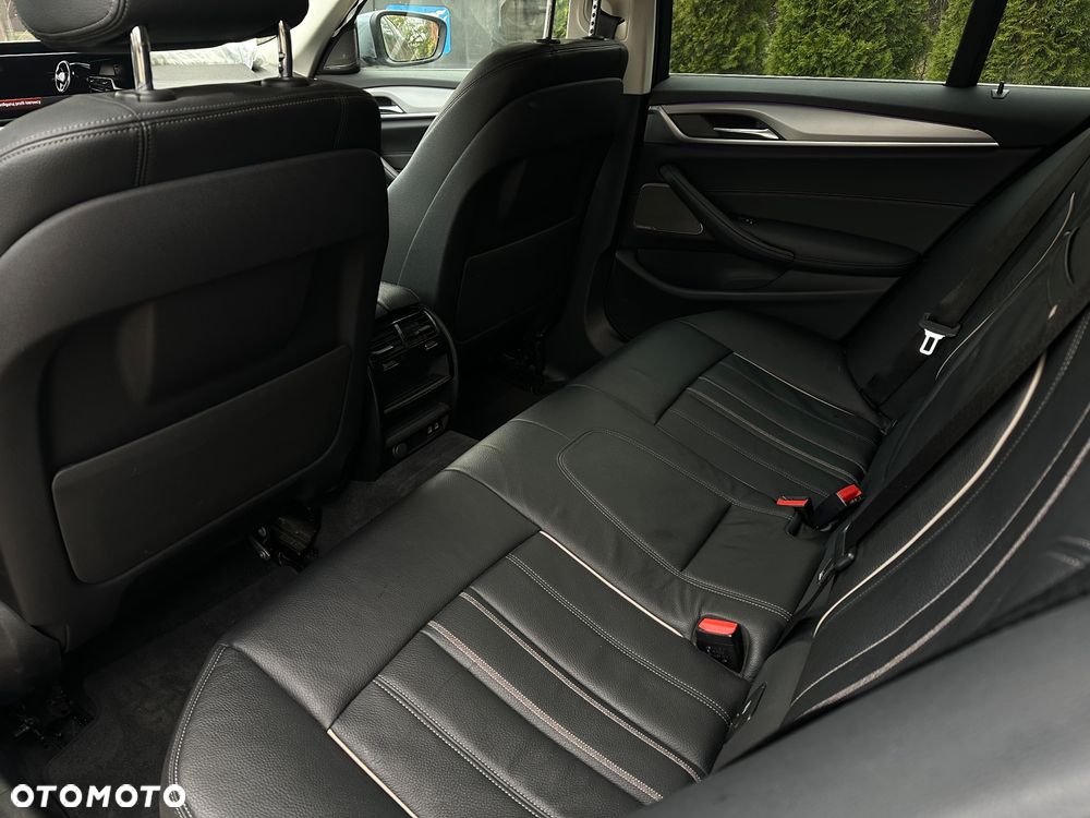 BMW Seria 5 520i mHEV - 16