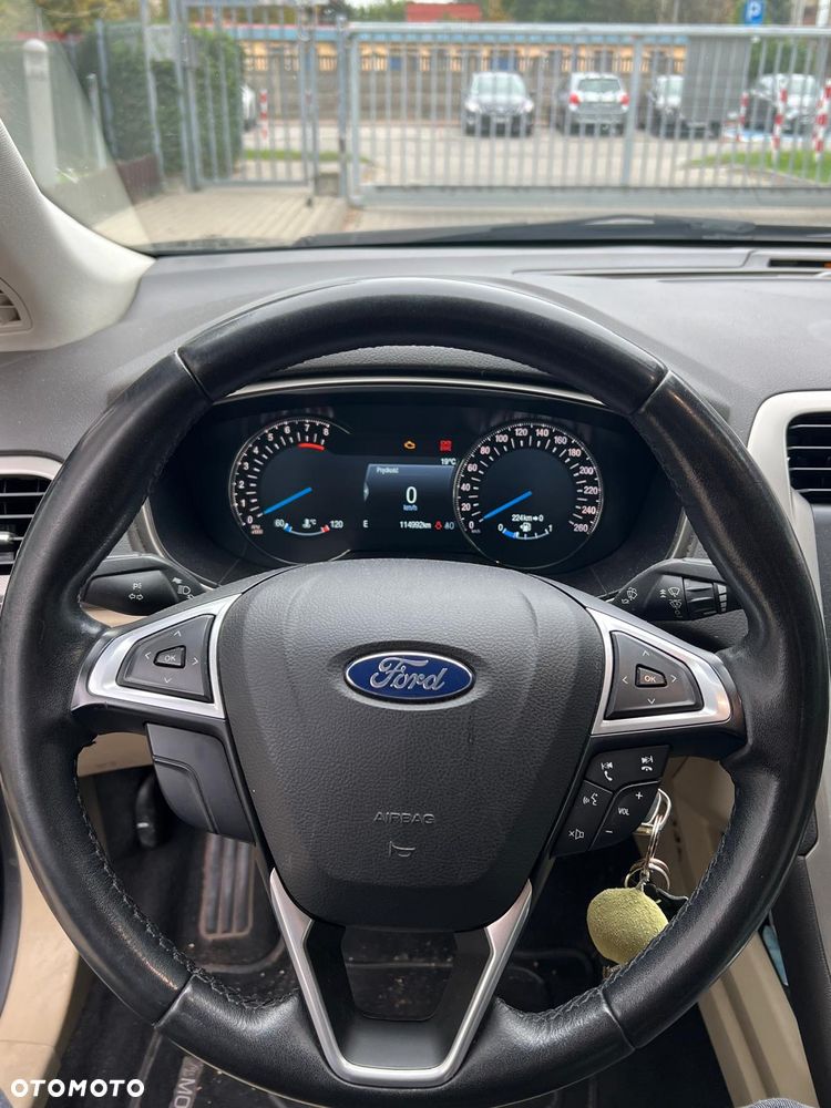 Ford Mondeo - 32