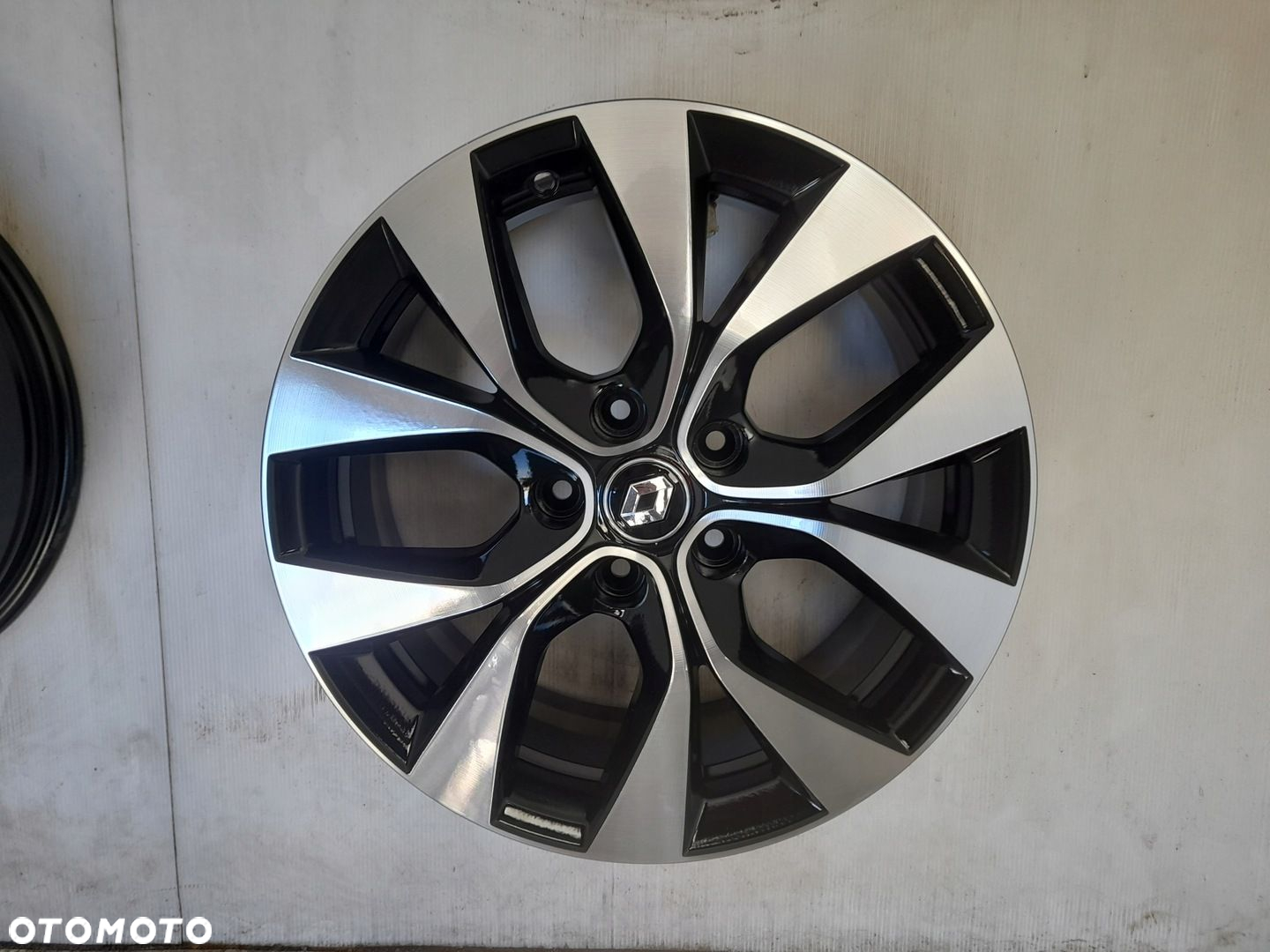 Felgi aluminiowe Renault OE 403002111R 7.0" x 17" 5x114,3 ET35 - 4