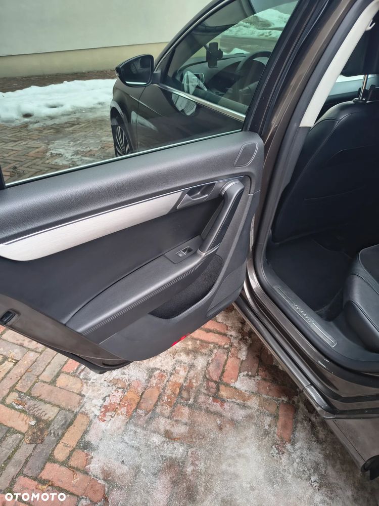 Volkswagen Passat 2.0 TSI Highline - 29