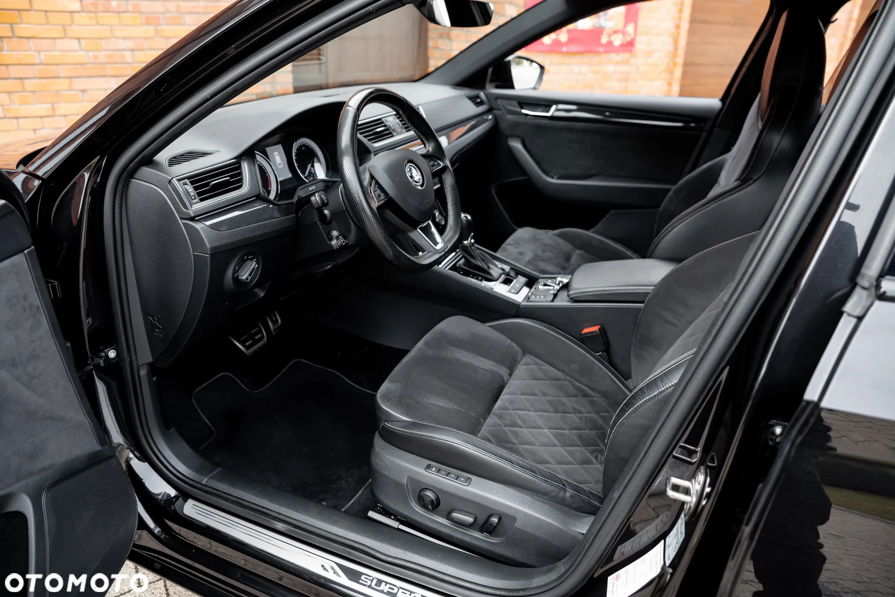 Skoda Superb 2.0 TDI DSG Sportline - 20