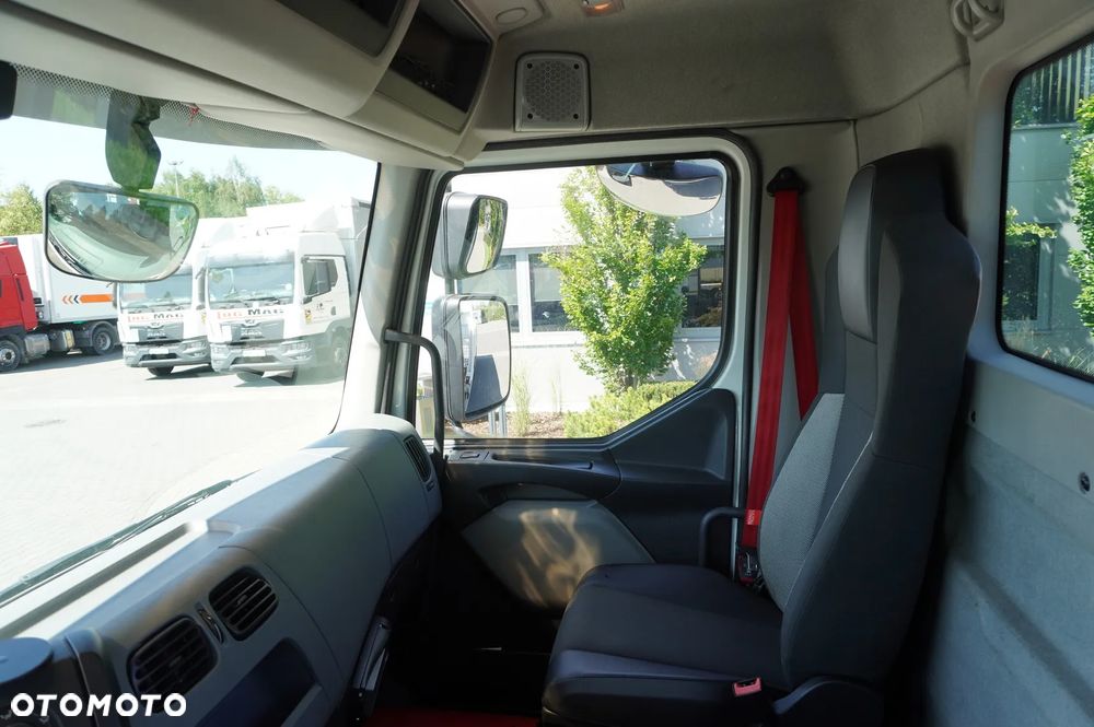 Renault C280 P4x2 E6 / HDS Fassi 5,6 t / Zasięg 8 m / Platforma 15 EPAL - 24