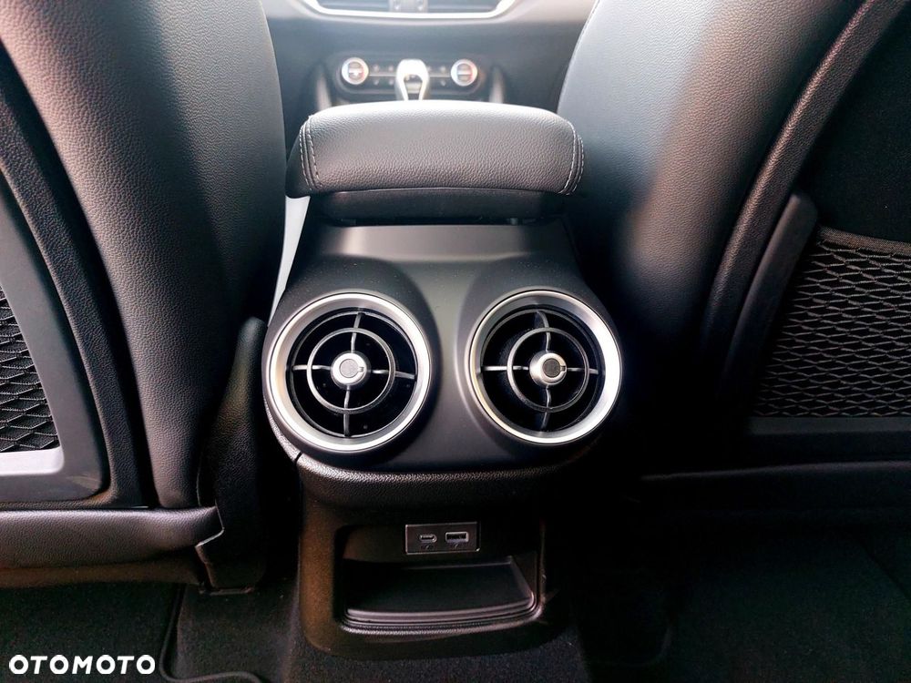 Alfa Romeo Stelvio 2.0 Turbo Veloce Q4 - 13