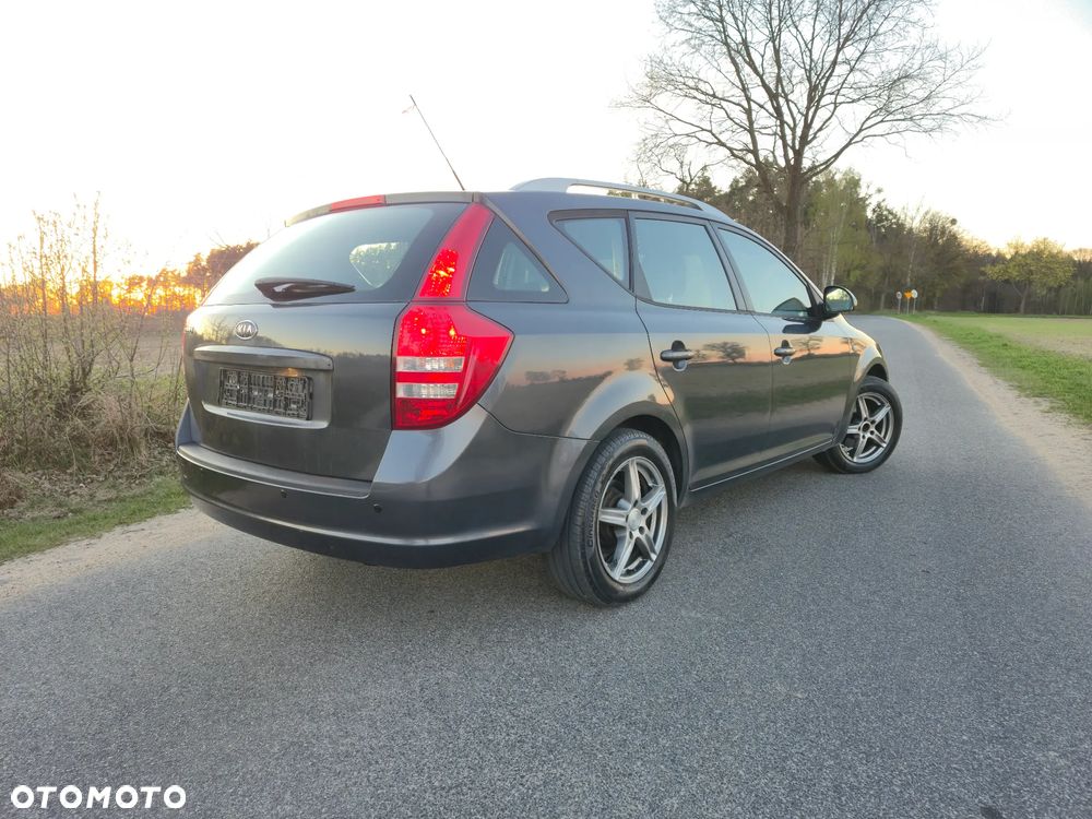 Kia Ceed - 25