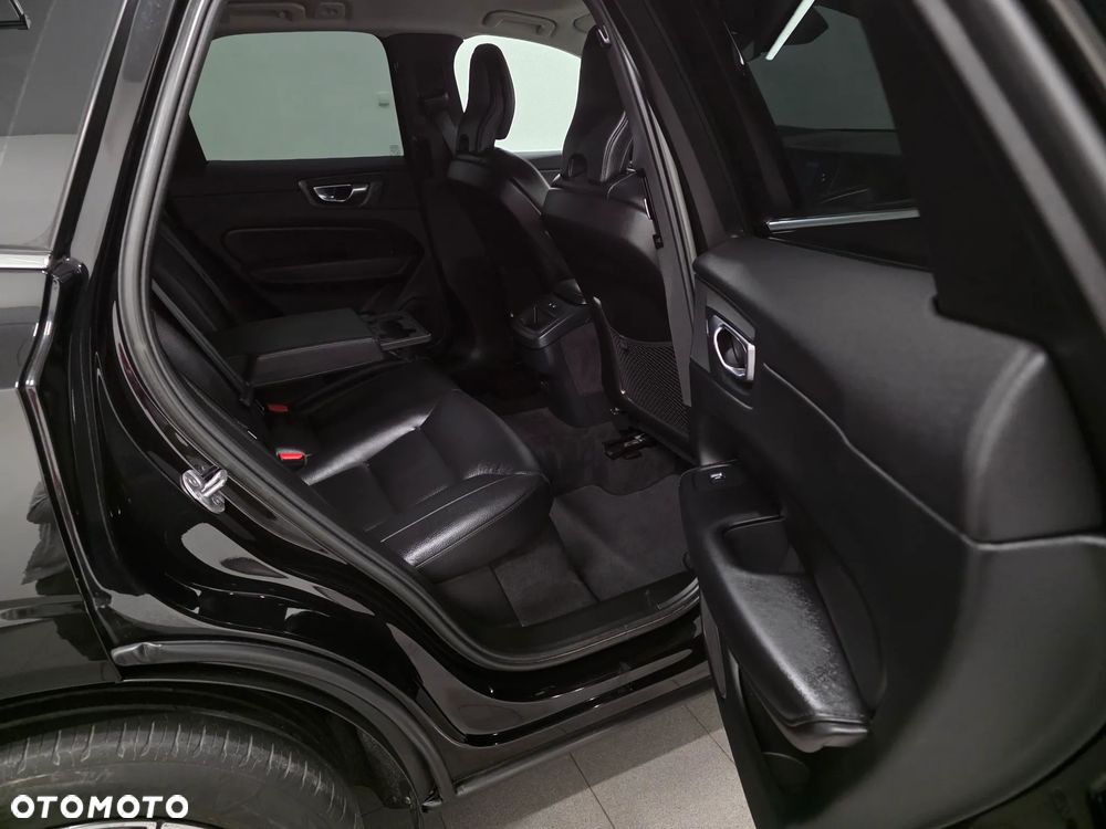 Volvo XC 60 B4 D Inscription - 32