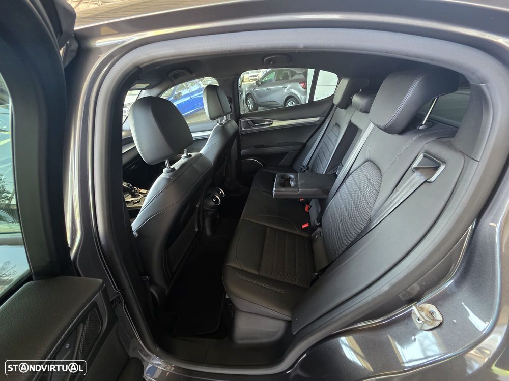 Alfa Romeo Stelvio 2.2 D Sprint AT8 - 13