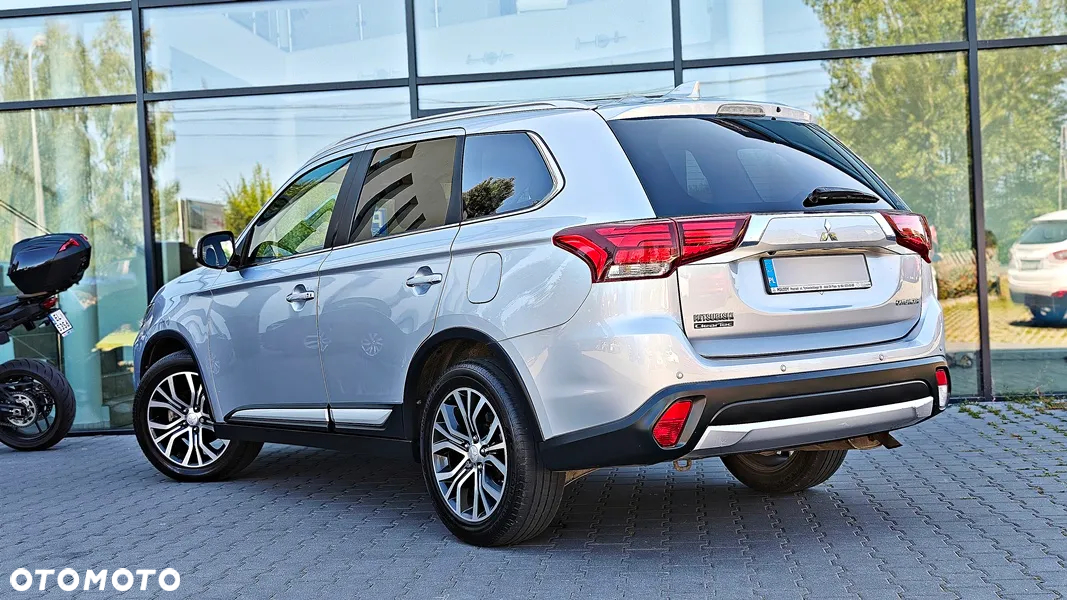 Mitsubishi Outlander - 4