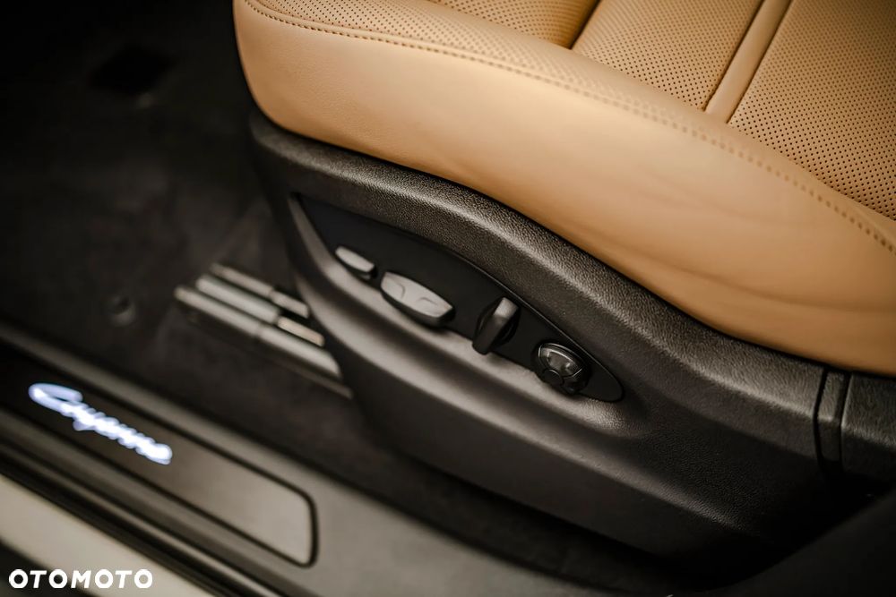 Porsche Cayenne E-Hybrid PHEV Black Edition - 17