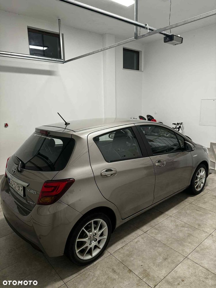 Toyota Yaris Hybrid 100 Dynamic - 2
