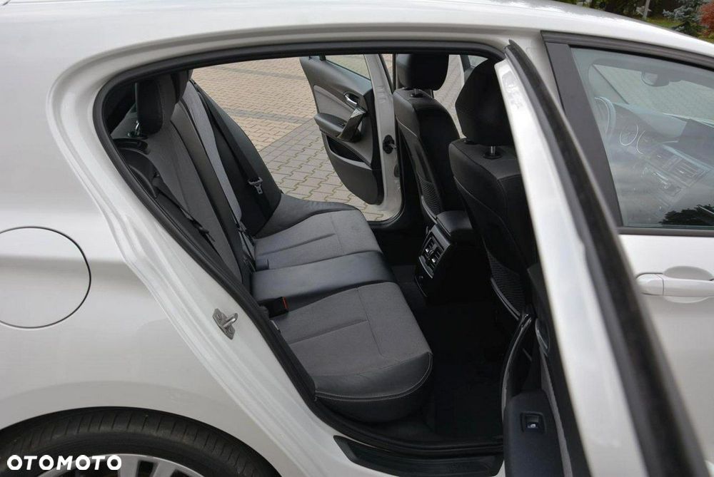 BMW Seria 1 125i Sport-Aut Urban Line - 17