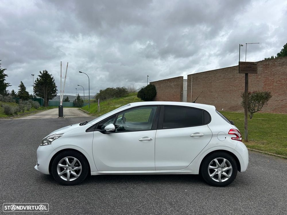 Peugeot 208 1.4 HDi Active - 4