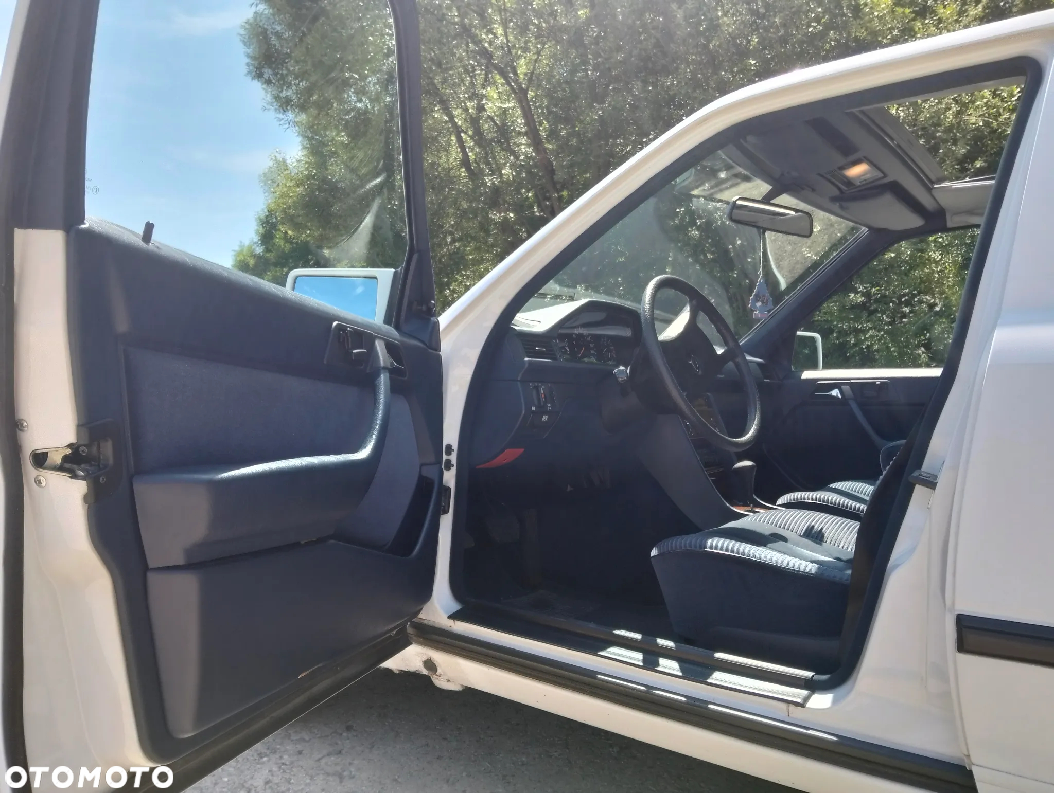 Mercedes-Benz W124 (1984-1993) - 13