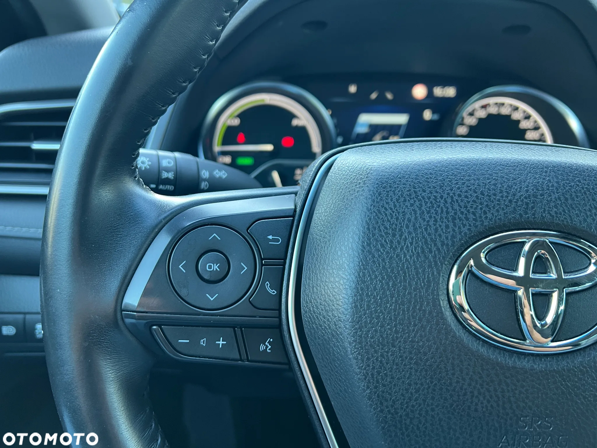 Toyota Camry - 17