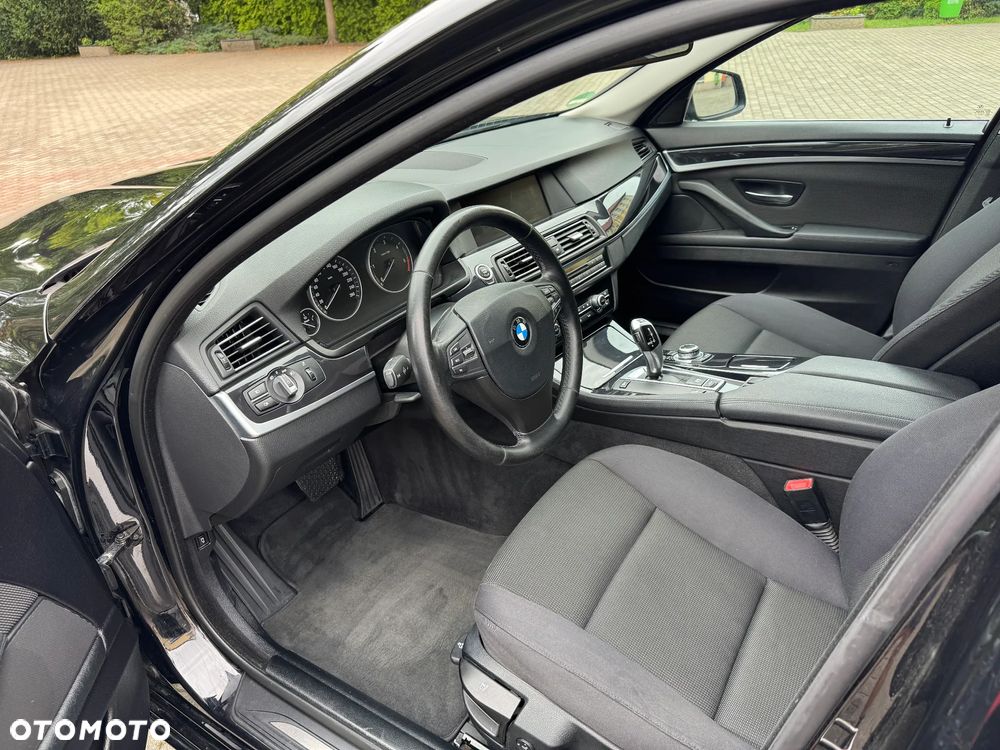 BMW Seria 5 525d - 9