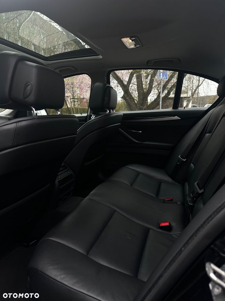 BMW Seria 5 528i xDrive - 16