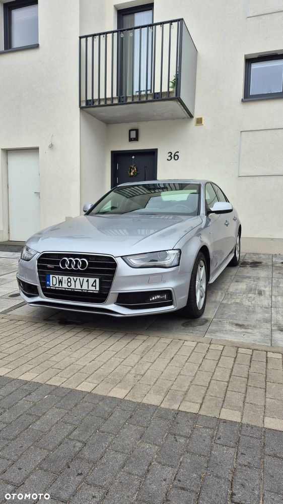 Audi A4 Limousine - 1