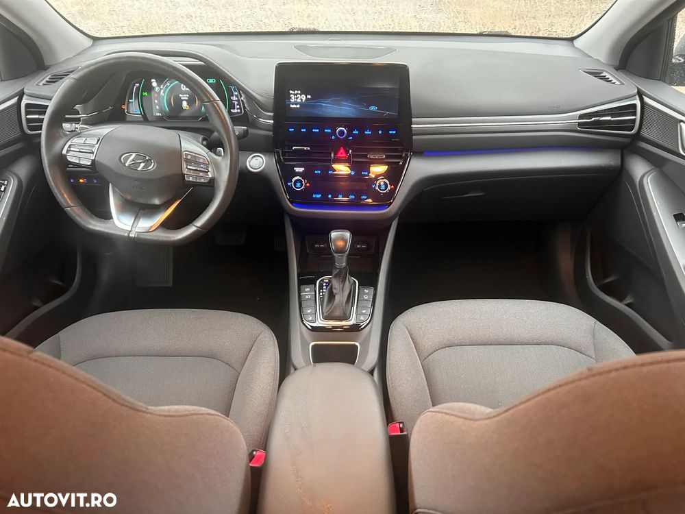 Hyundai IONIQ - 3