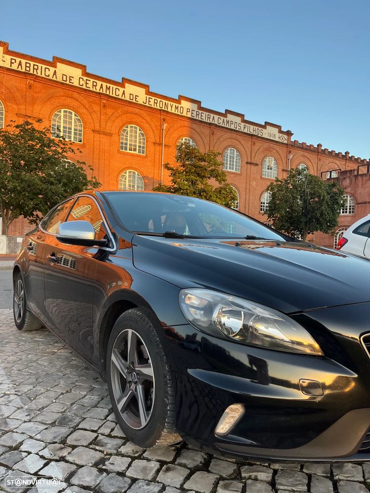 Volvo V40 D2 R Design - 4