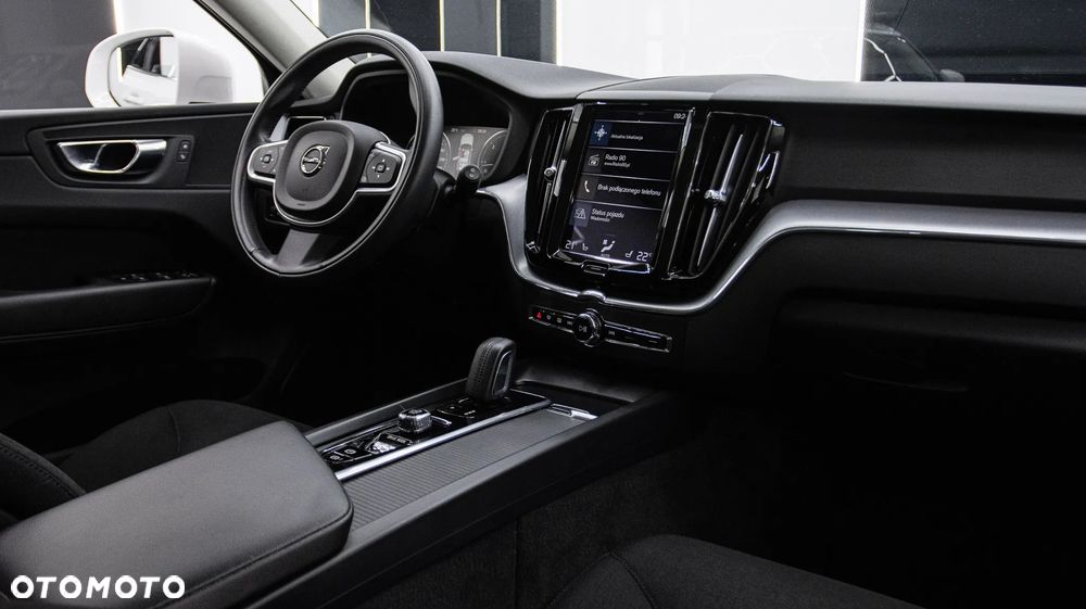 Volvo XC 60 B4 D AWD Momentum Pro - 18