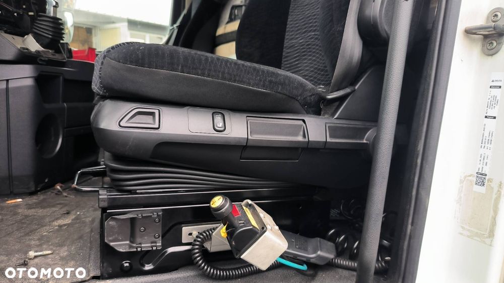 FOTEL PRZEDNI MERCDES-BENZ ACTROS MP4 1845 LEWY KIEROWCY - 2