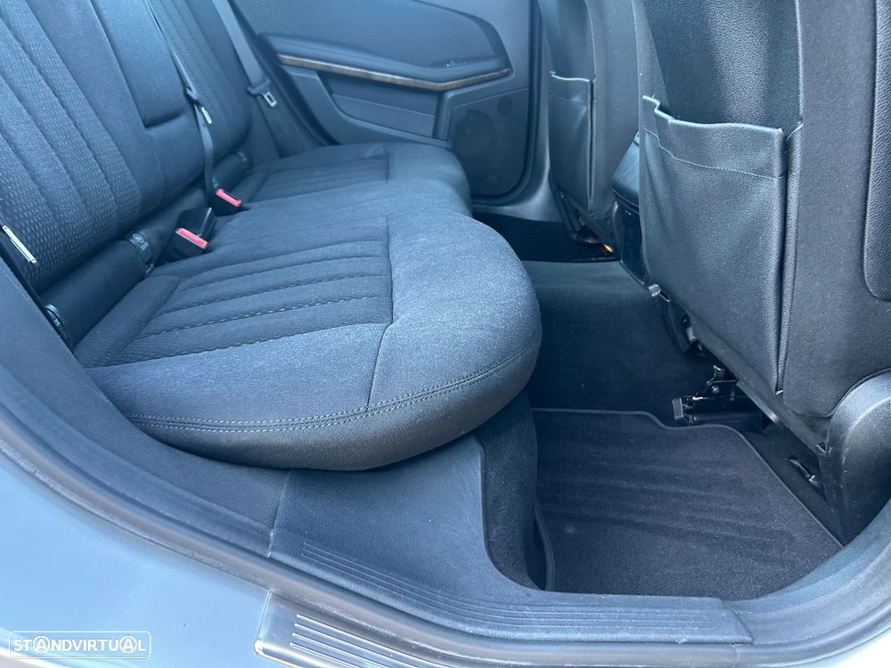 Mercedes-Benz E 250 CGI BlueEFFICIENCY 7G-TRONIC - 30