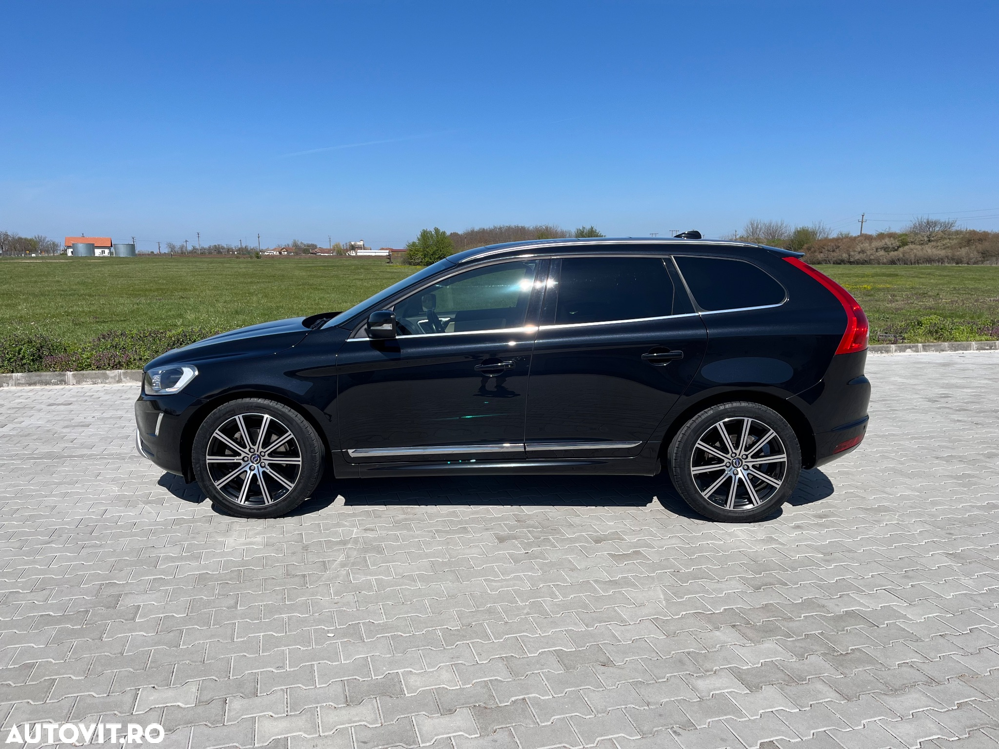 Volvo XC 60 D5 AWD Aut. Momentum - 4