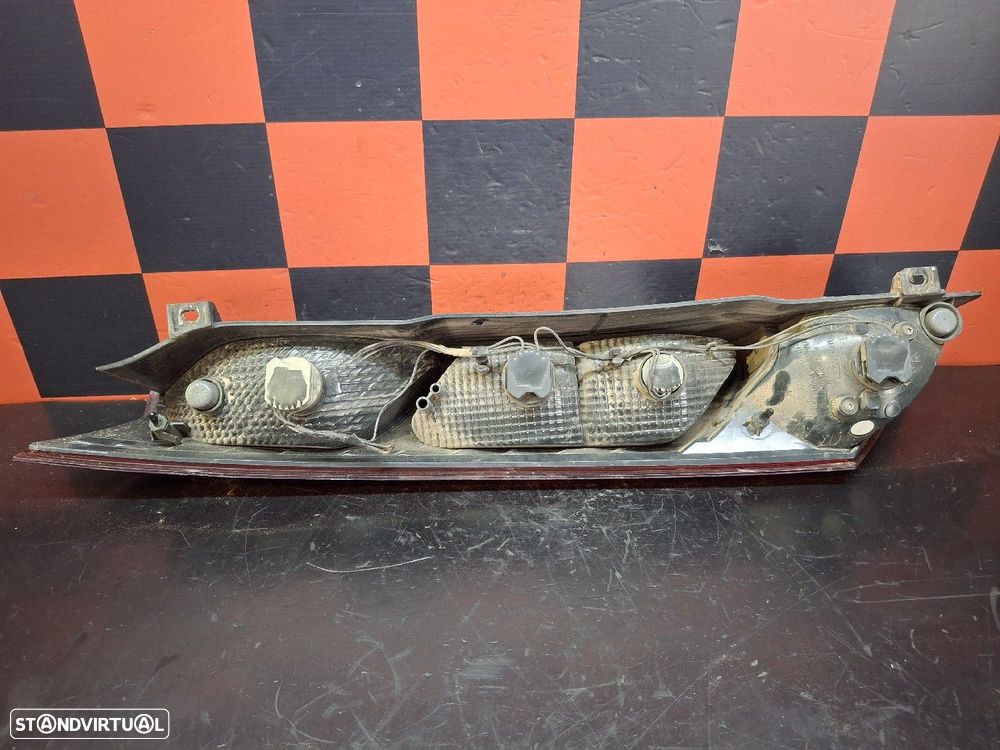 Farolim Stop Direito Ford Transit Connect V408 Caixa - 2