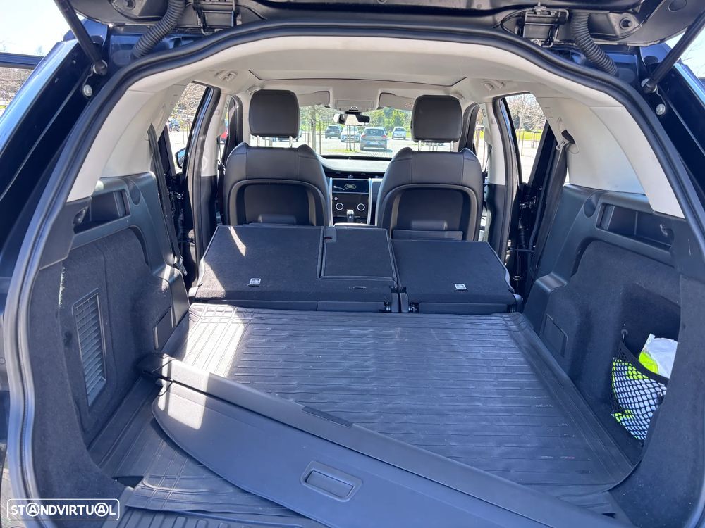 Land Rover Discovery Sport P300e SE - 23